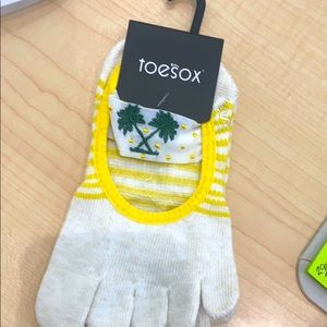ToeSox size SM NWT